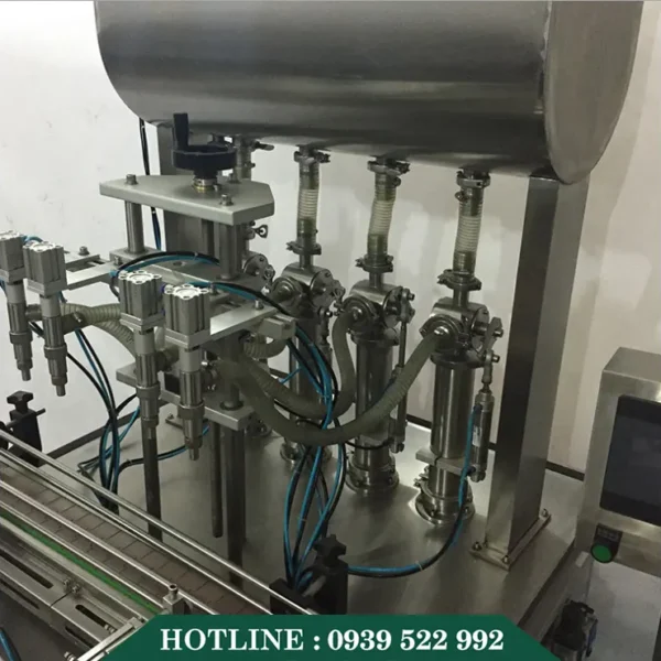 Máy Chiết Rót 4 Vòi Có Bồn Chứa 7 may chiet rot 4 voi co bon chua 2