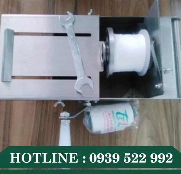 Máy Buộc Đầu Xúc Xích Quay Tay 10 may buoc dau xuc xich quay tay 3