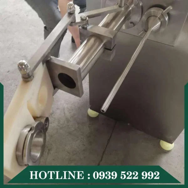 Máy Đùn Xúc Xích Tự Động Khí Nén QDC 8 may dun xuc xich tu dong khi nen qdc 2